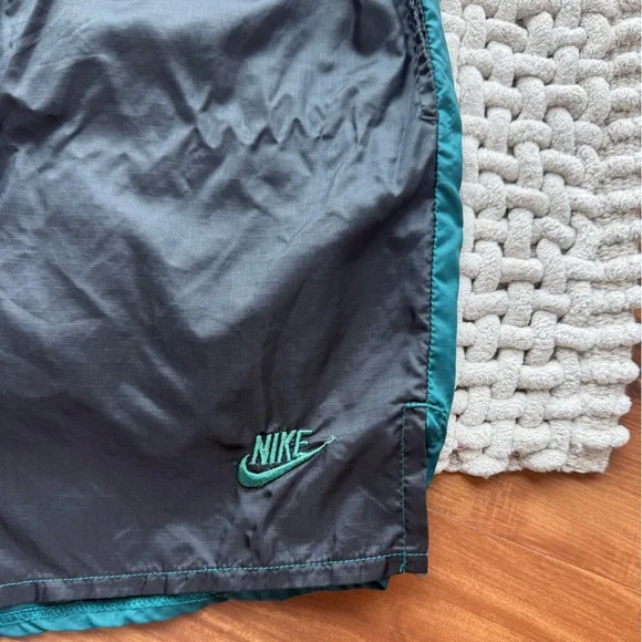 Nike Men's Retro Two-Tone Athletic Shorts in Black and Teal XL - Picture 4 of 15